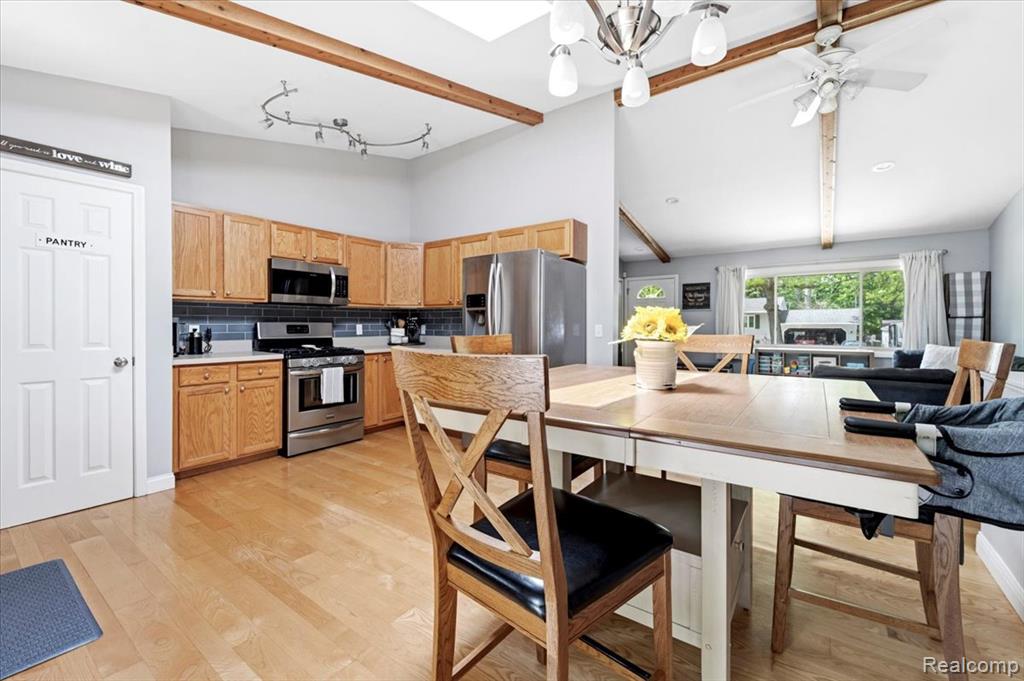 422 Robert Court, Auburn Hills, MI 48326 — Photo 5