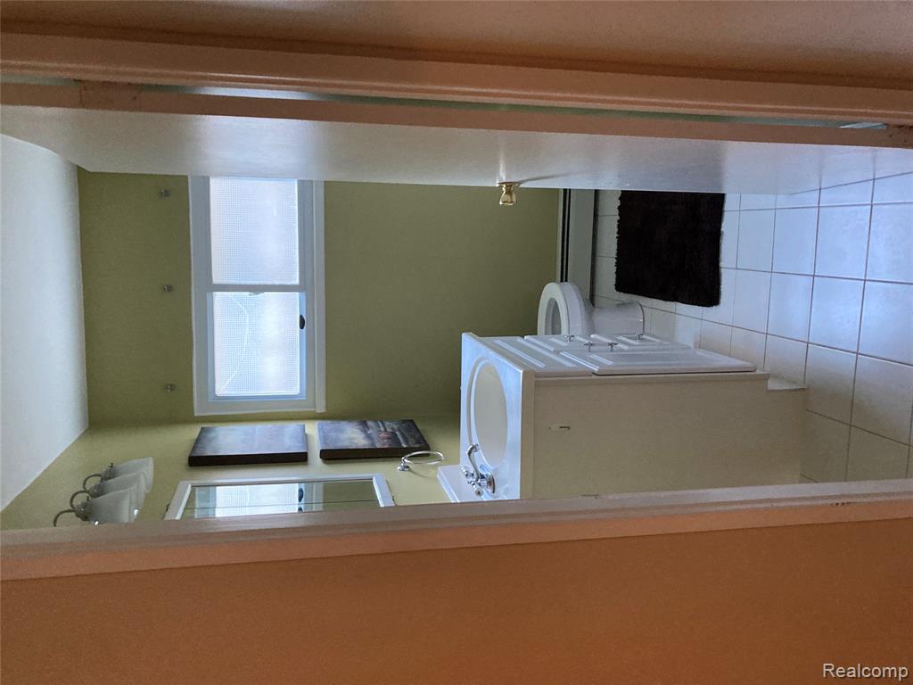 931 E Kalama Avenue, Madison Heights, MI 48071 — Photo 16