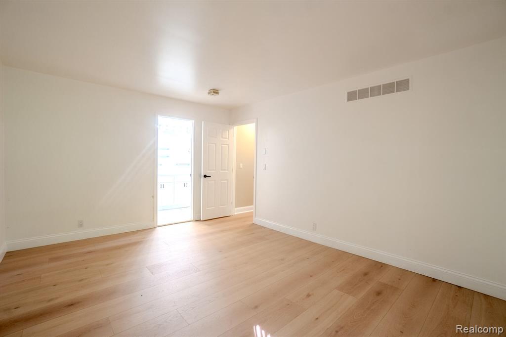 5235 Royal Vale Lane, 70, Dearborn, MI 48126 — Photo 18
