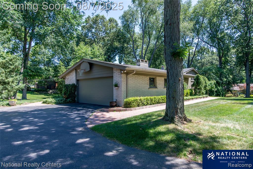4933 Malibu Drive, Bloomfield Hills, MI 48302 — Photo 2