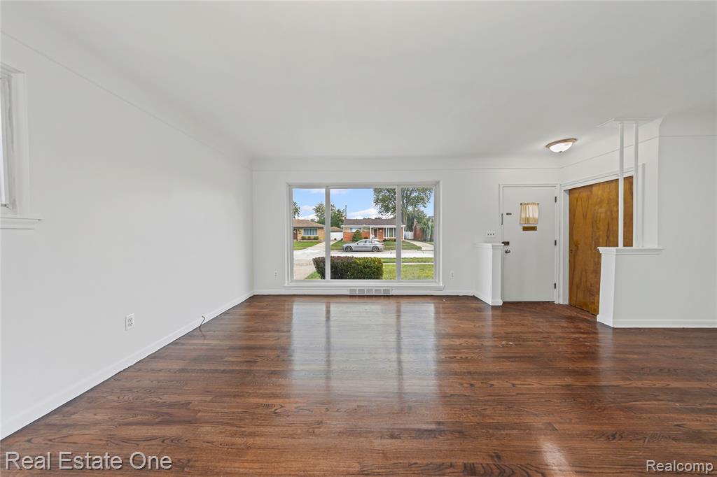 8177 Gary Avenue, Westland, MI — Photo 11