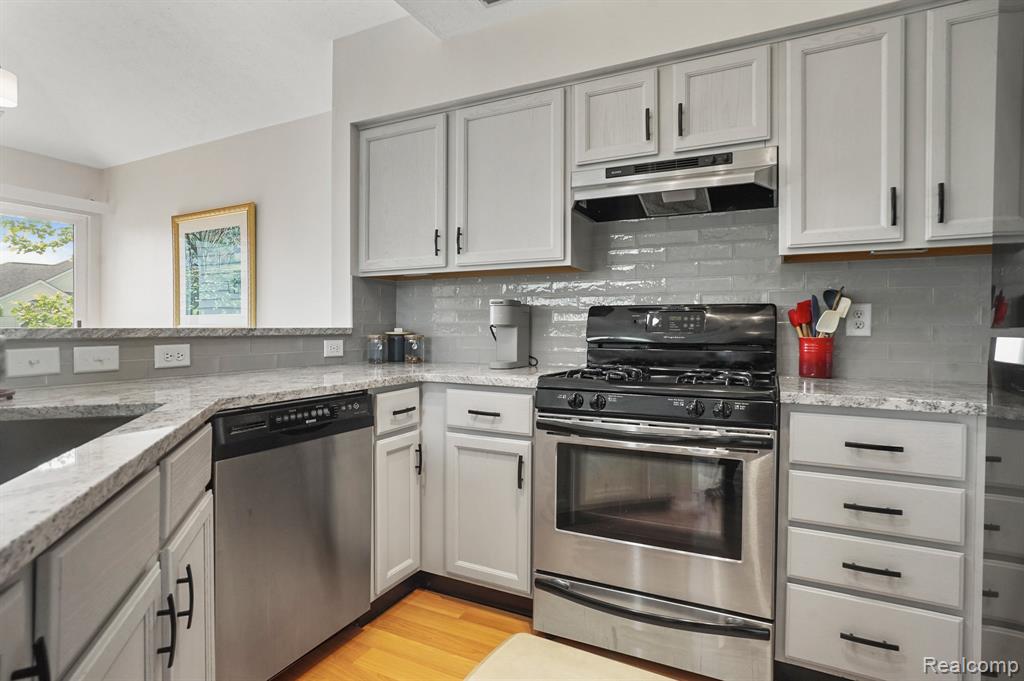 1637 Coburn Drive, Ann Arbor, MI 48108 — Photo 10
