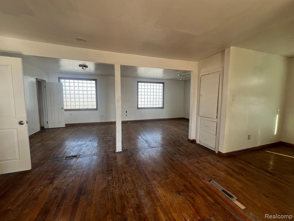 13837 Conant Street, Hamtramck, MI, 48212