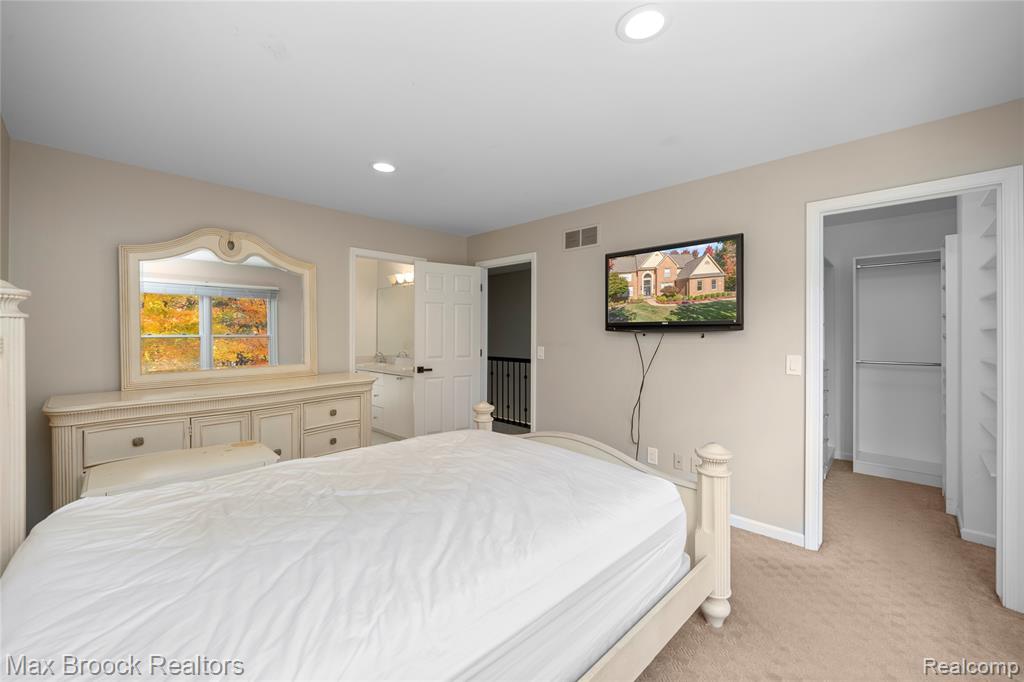 6986 Crosswell Drive, West Bloomfield, MI — Photo 36