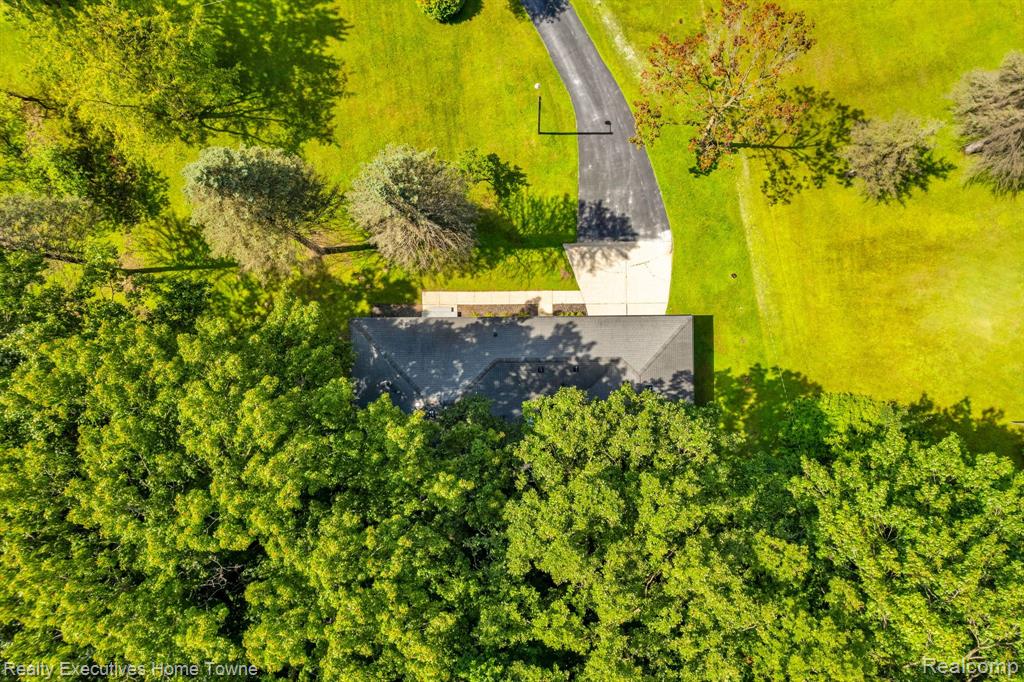 2371 ARLINGTON Road, Columbus, MI — Photo 2