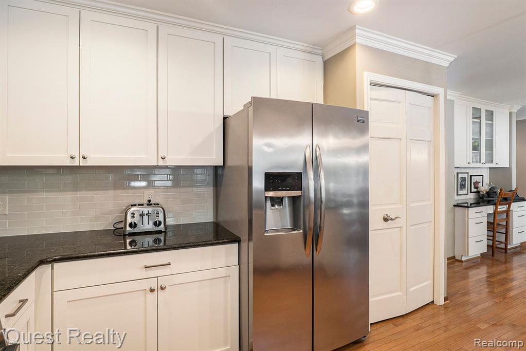 5780 GARNET Circle, Clarkston, MI 48348 — Photo 13