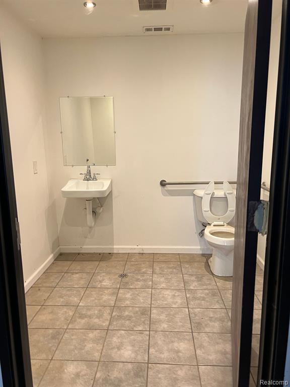 5540 E 8 MILE Road E, Detroit, MI 48091 — Photo 55
