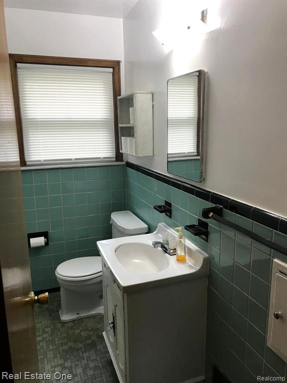 706 SYMES Avenue, Royal Oak, MI 48067 — Photo 8
