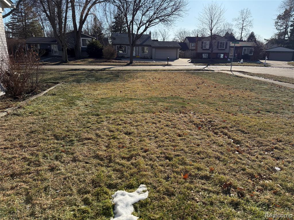 41229 N Central Drive, Sterling Heights, MI 48313 — Photo 32