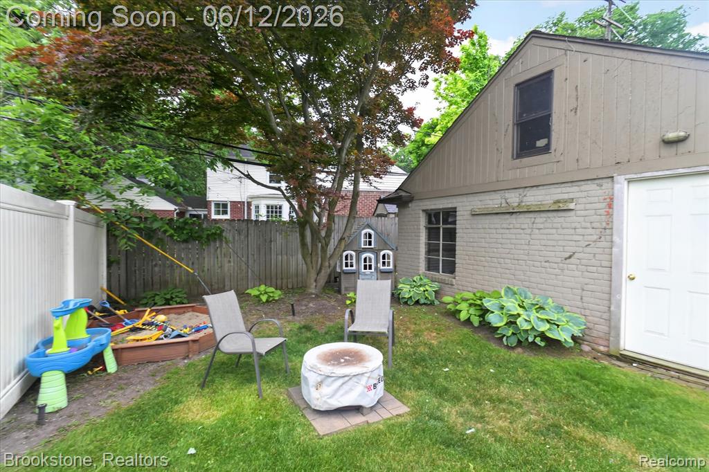 8926 Lincoln Drive, Huntington Woods, MI — Photo 45