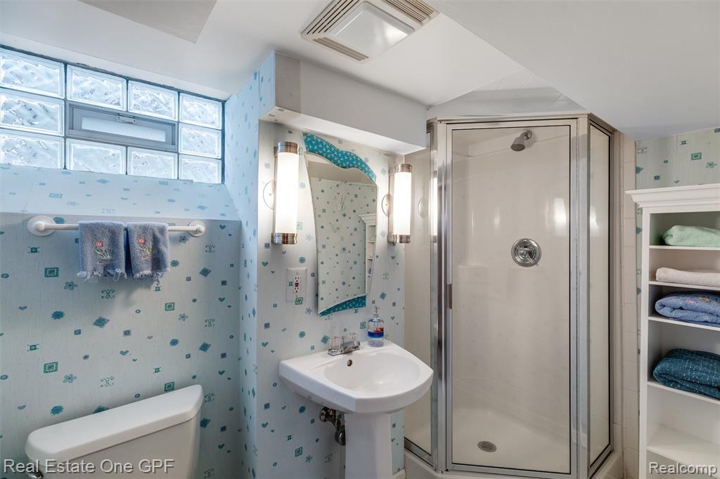 1488 Roslyn Road, Grosse Pointe Woods, MI 48236 — Photo 25