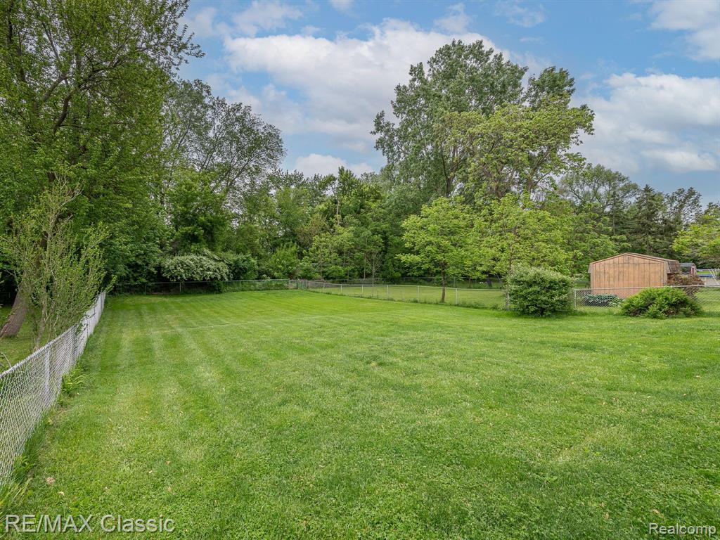 8866 MANTON Avenue, Plymouth, MI 48170 — Photo 25