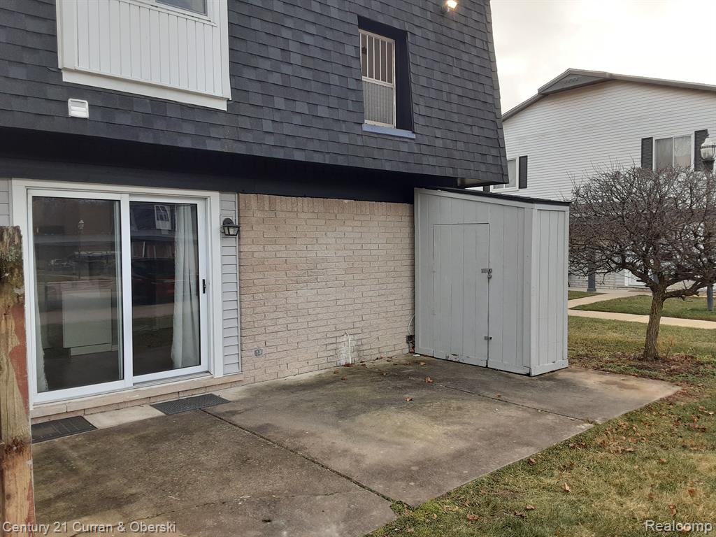 41279 S WOODBURY GREEN Drive, Belleville, MI 48111 — Photo 6