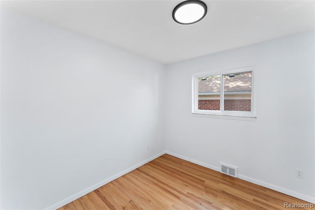 5911 Highview Street, Dearborn Heights, MI 48127 — Photo 9