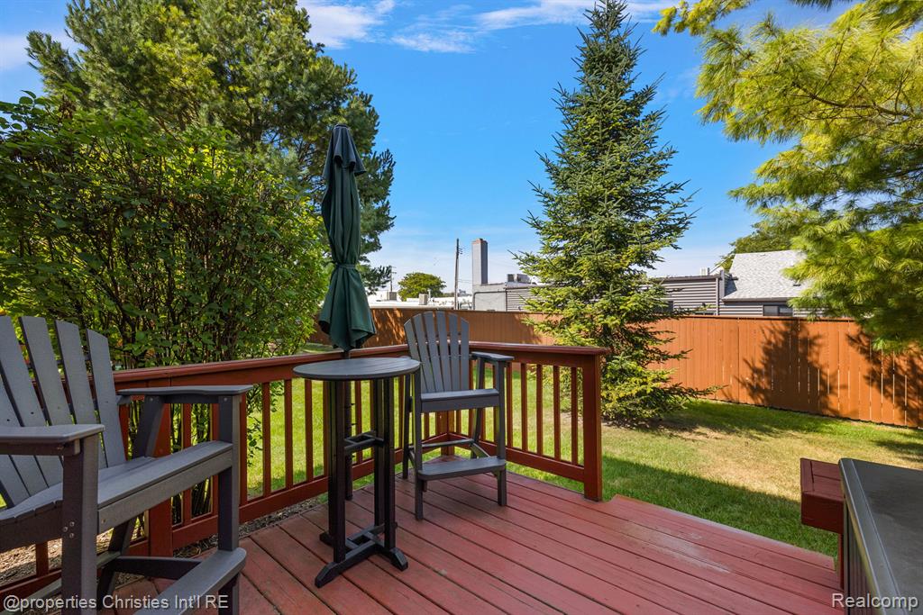 301 JAMES Circle, Royal Oak, MI 48067 — Photo 36