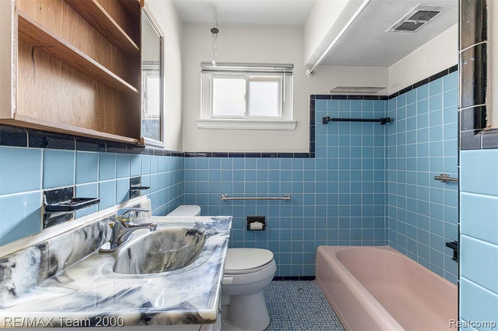 22101 Church Street, Oak Park, MI 48237 — Photo 29