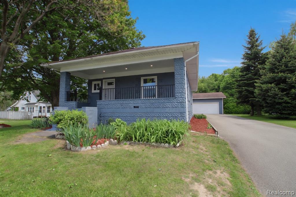 3280 E Atherton Road, Burton, MI 48529 — front exterior