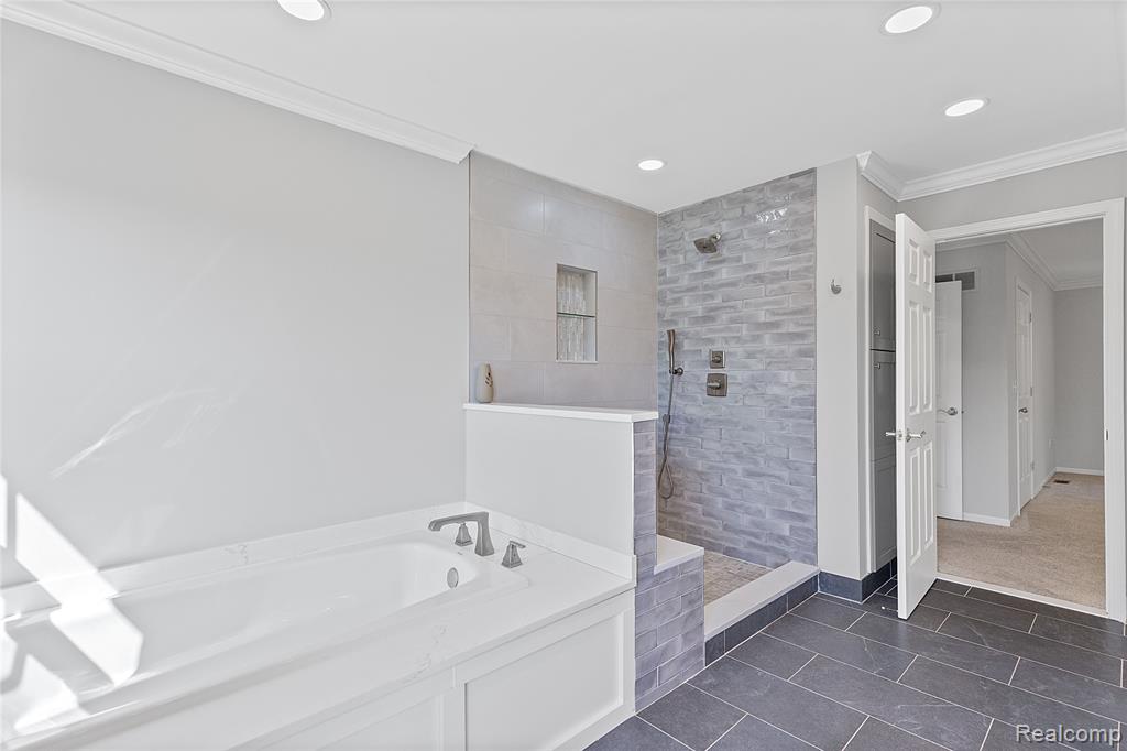 4360 Carriage Hill Court, Oakland, MI 48306 — Photo 35