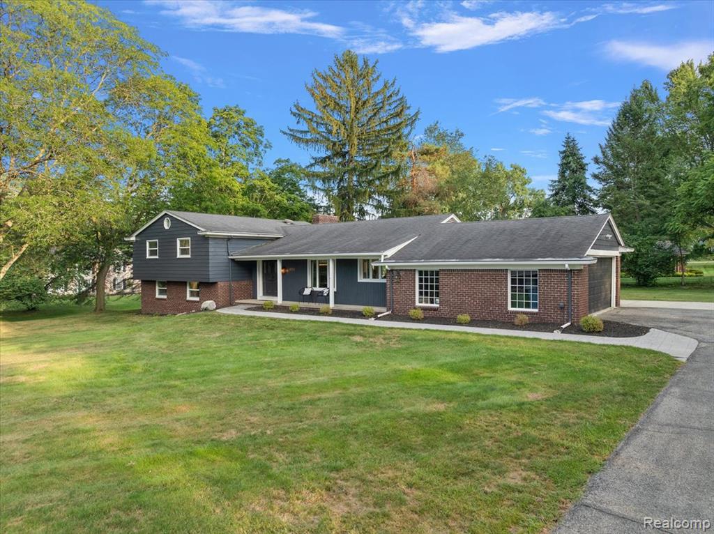 4521 Coachmaker Drive, Bloomfield Hills, MI 48302 — Photo 2