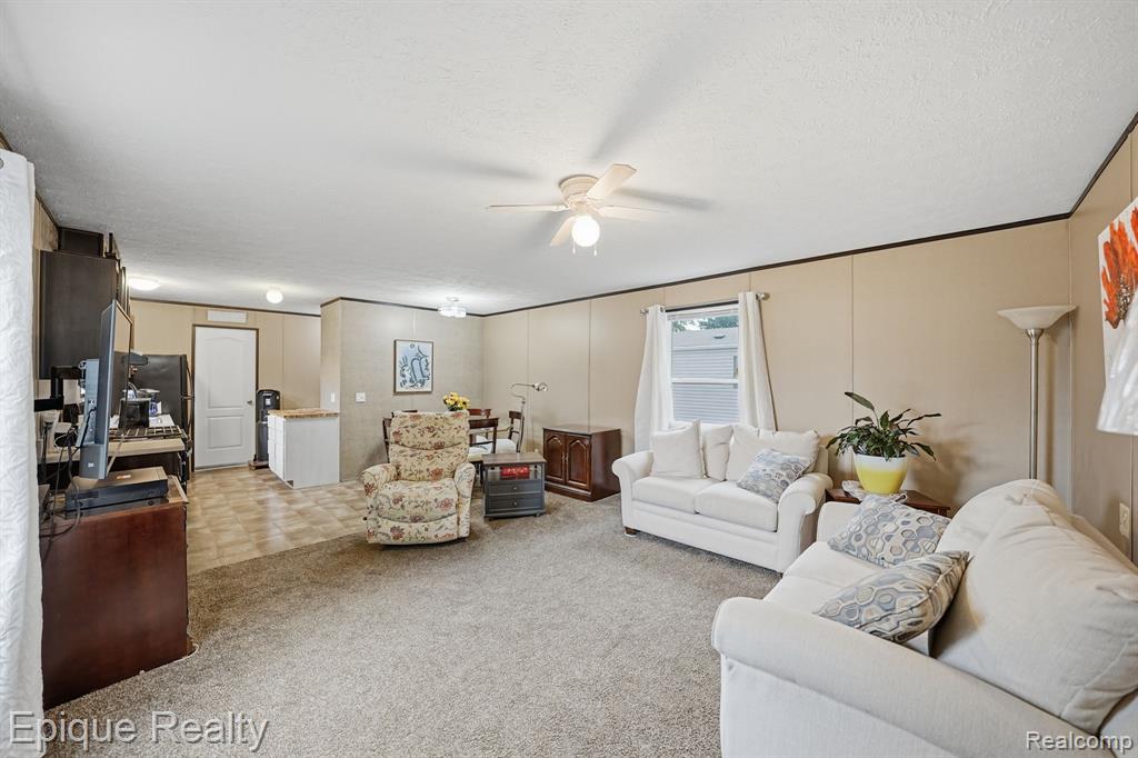 48580 Pineview Drive, Shelby Twp, MI 48317 — Photo 3