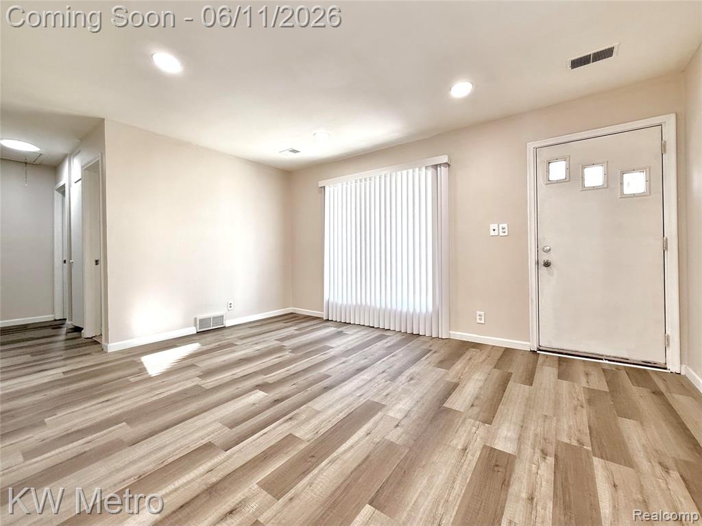53 E Brickley Avenue, Hazel Park, MI 48030 — Photo 8