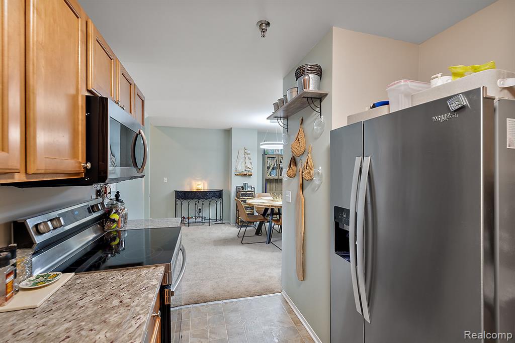 140 PARK GREEN Drive, Lake Orion, MI 48362 — Photo 17