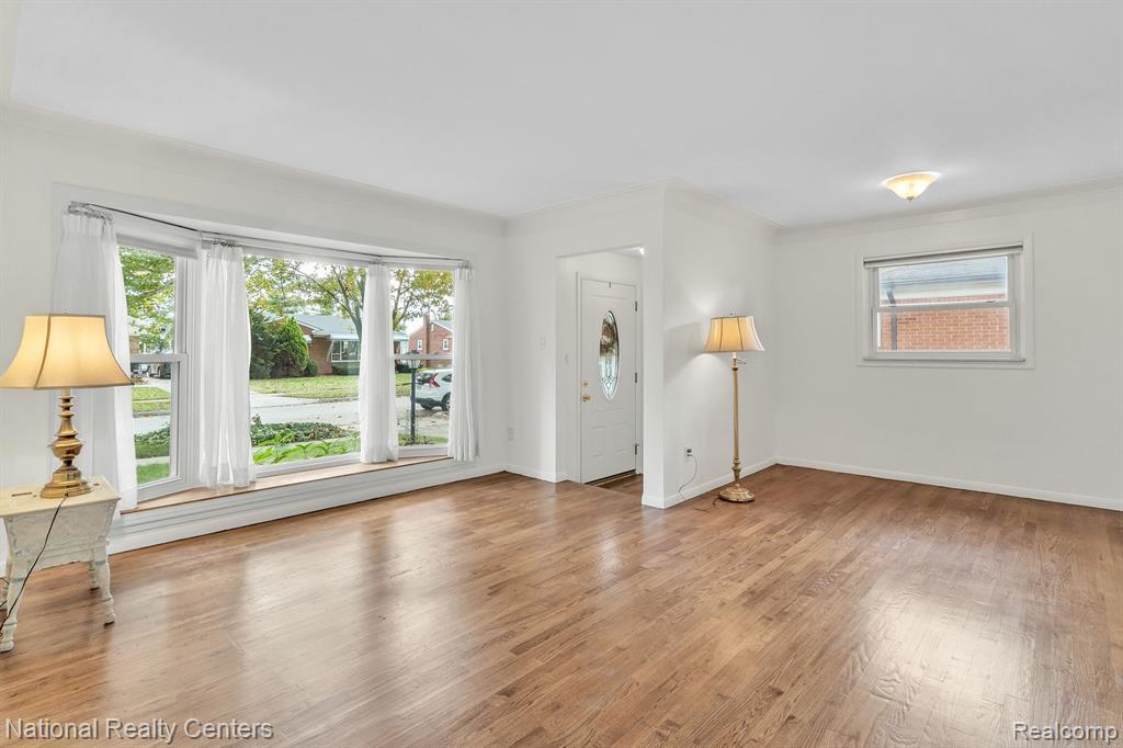 9001 E PERRIN Street, Livonia, MI 48150 — Photo 5