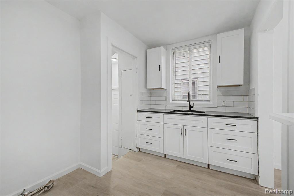 8849 Whitcomb Street, Detroit, MI 48228 — Photo 18