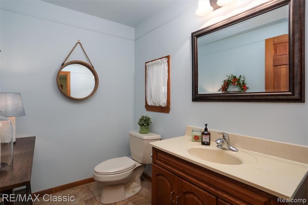 45100 Thornapple Lane, Northville, MI 48168 — Photo 24
