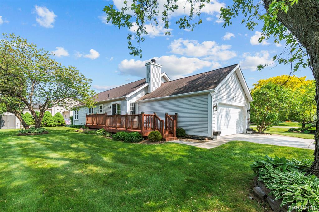 9076 Wildwood Lake Dr, Whitmore Lake, MI 48189 — Photo 23