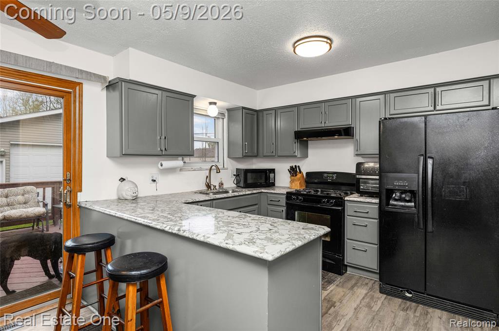 537 Woodbridge Circle, Waterford, MI 48327 — Photo 16