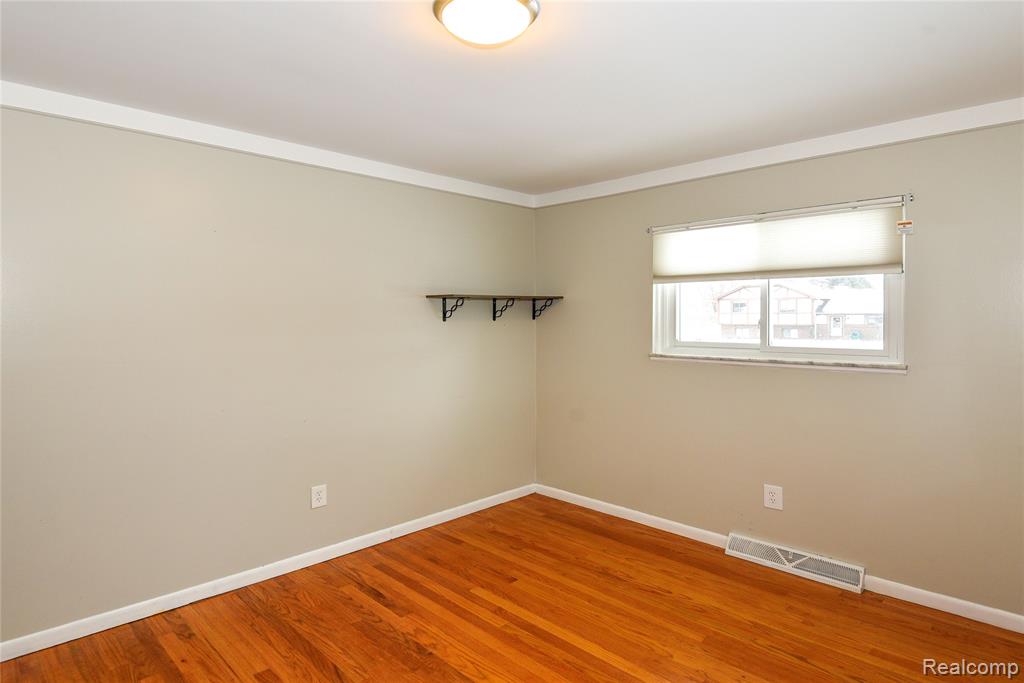 884 Eugene Drive, Oxford, MI 48371 — Photo 32