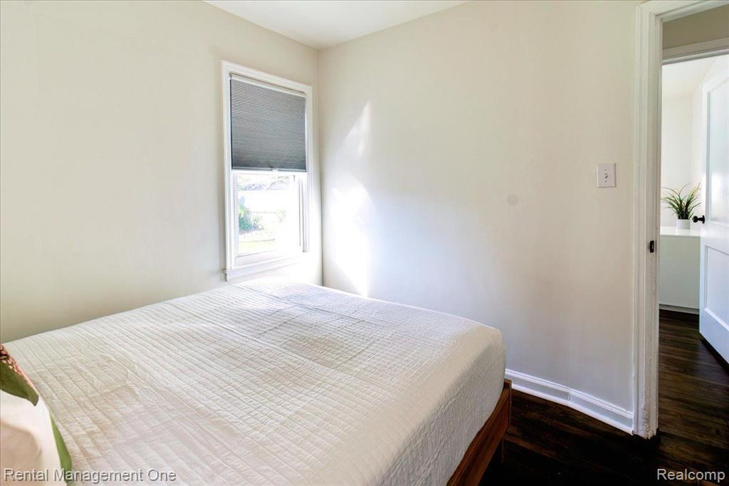 710 E 12 MILE Road, Royal Oak, MI 48073 — Photo 17