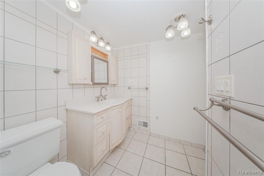9042 Gale Road, White Lake, MI — Photo 48