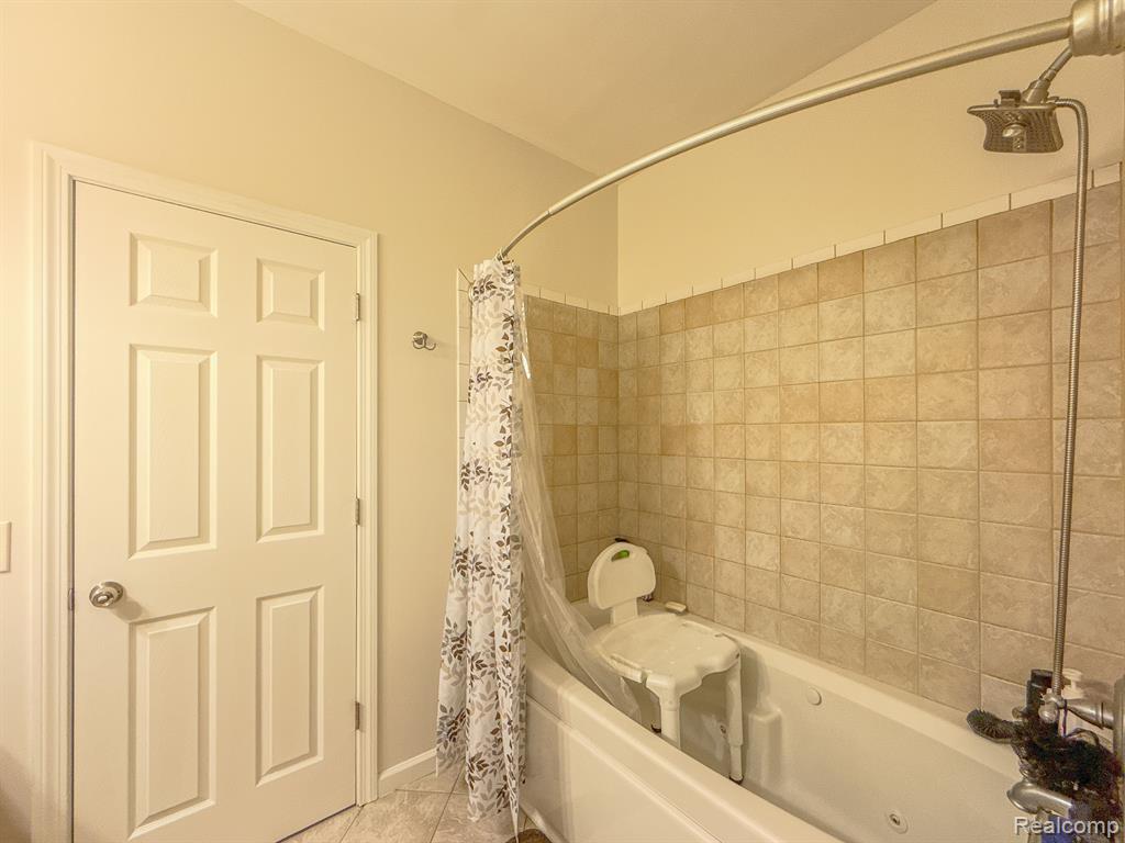 6310 MAPLE Avenue, Swartz Creek, MI 48473 — Photo 38