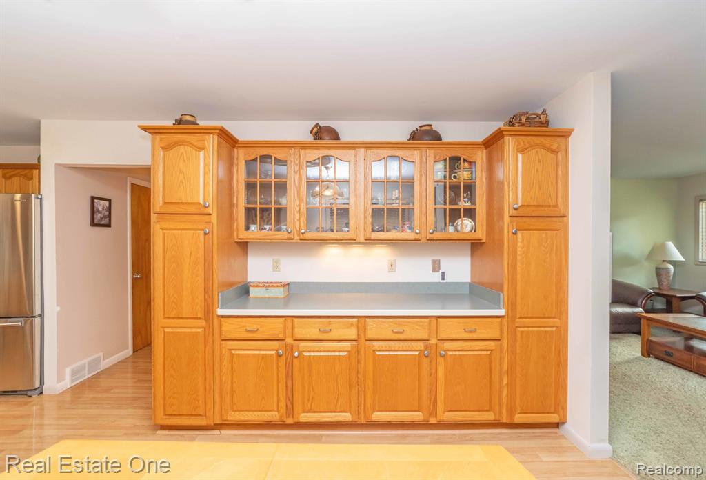 8260 ENGLEWOOD Drive, Clarkston, MI — Photo 29