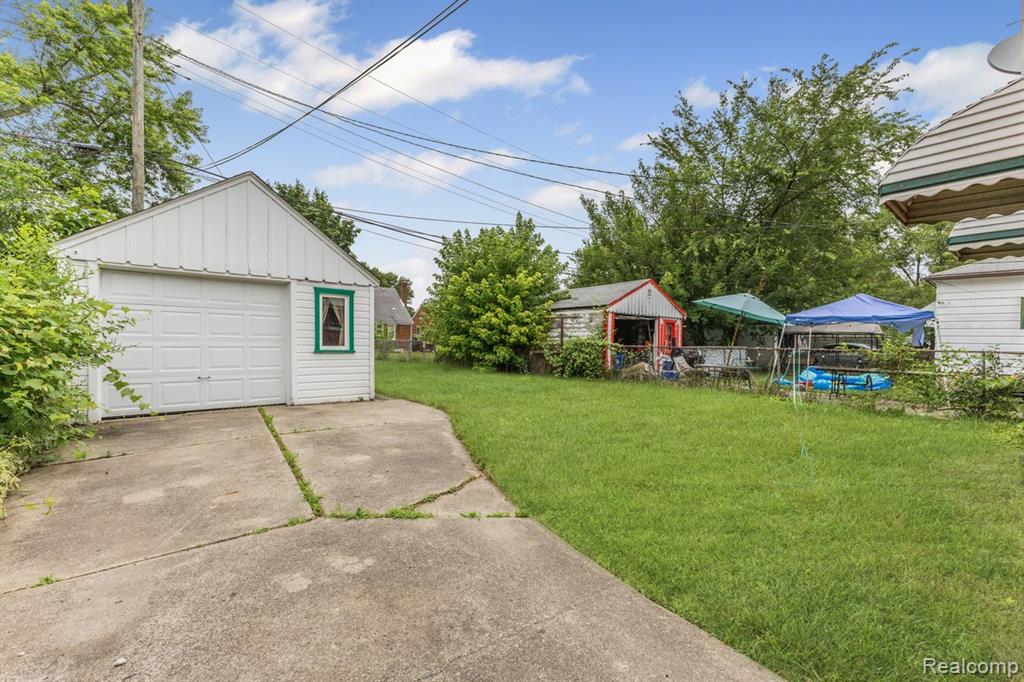 9039 BRACE Street, Detroit, MI 48228 — Photo 12