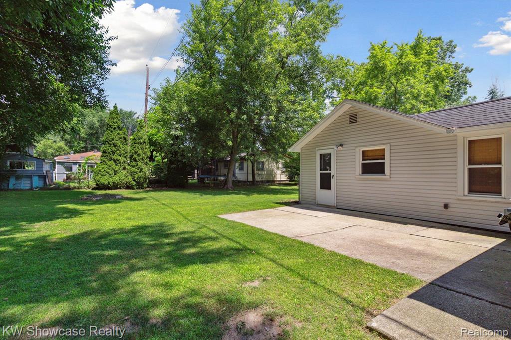 890 FARNSWORTH Road, White Lake, MI — Photo 34