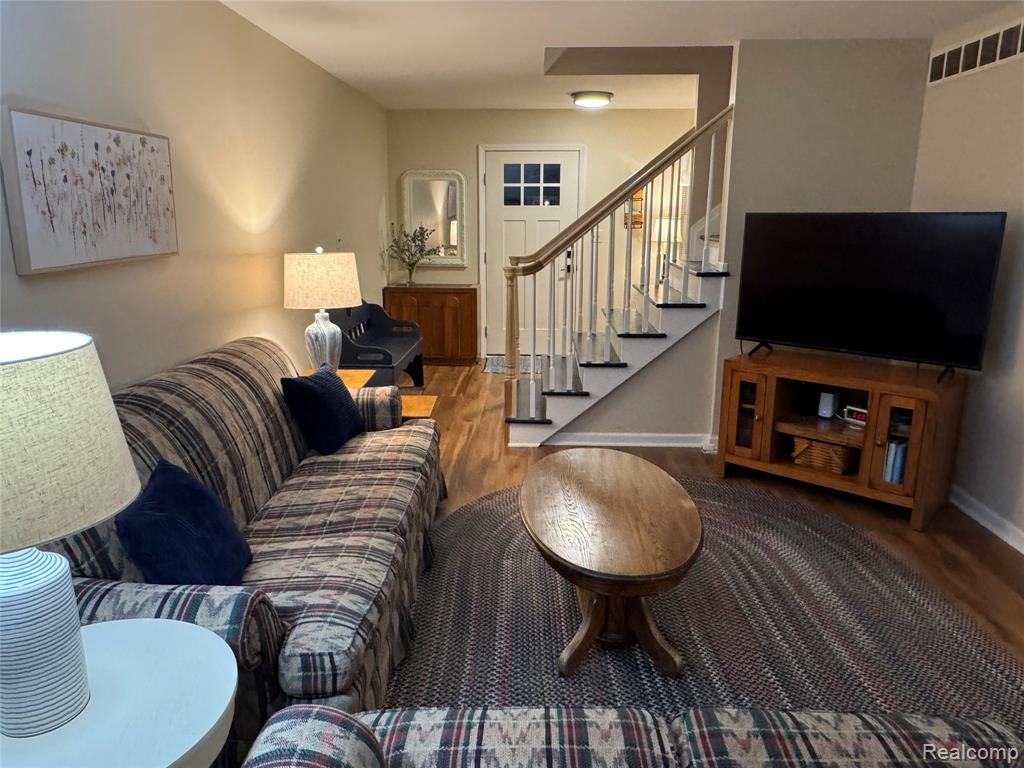 24600 Olde Orchard Street, Novi, MI — Photo 4