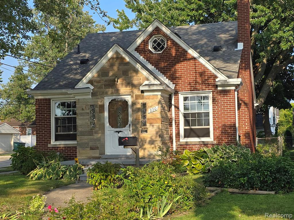 950 N YORK Street, Dearborn, MI 48128 — Photo 2
