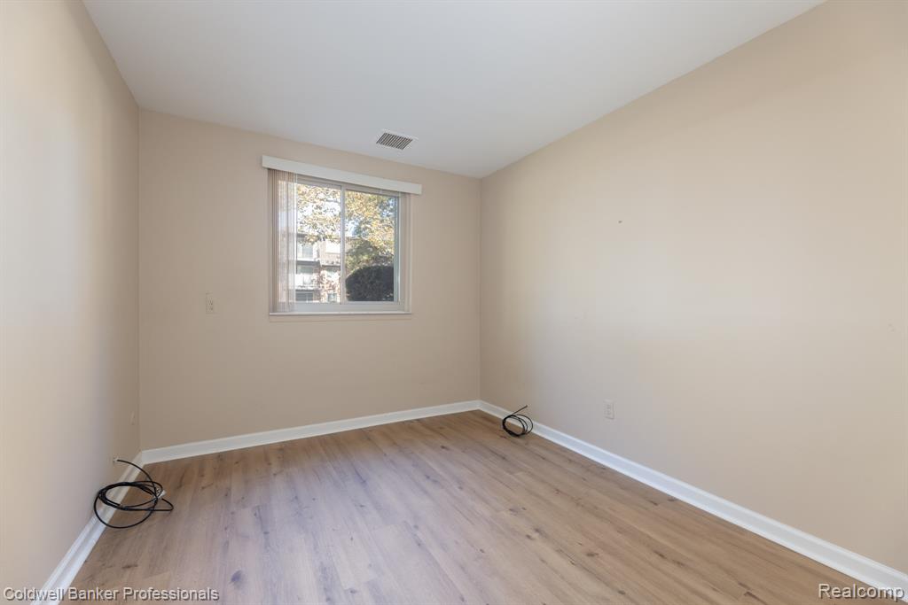 425 Riviera Drive, Saint Clair Shores, MI 48080 — Photo 38