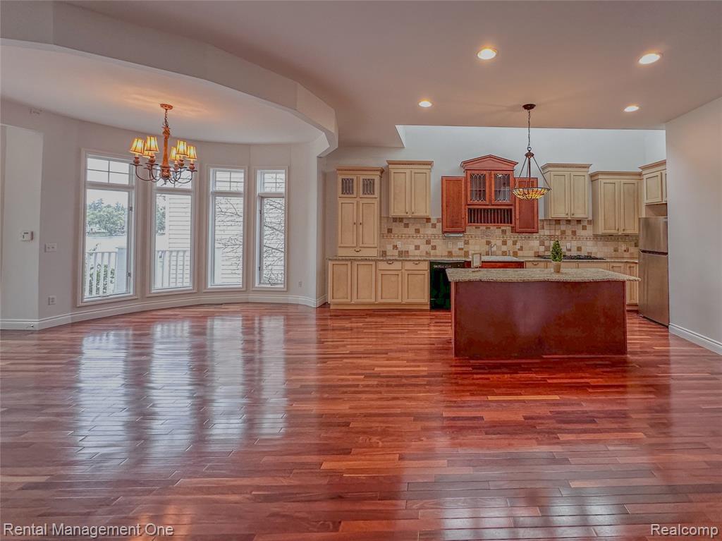 5742 PUTNAM Drive, West Bloomfield, MI 48323 — Photo 2
