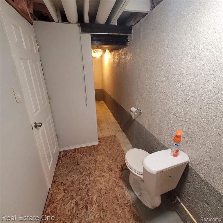 5208 Woodview Drive, Bloomfield Hills, MI 48302 — Photo 32