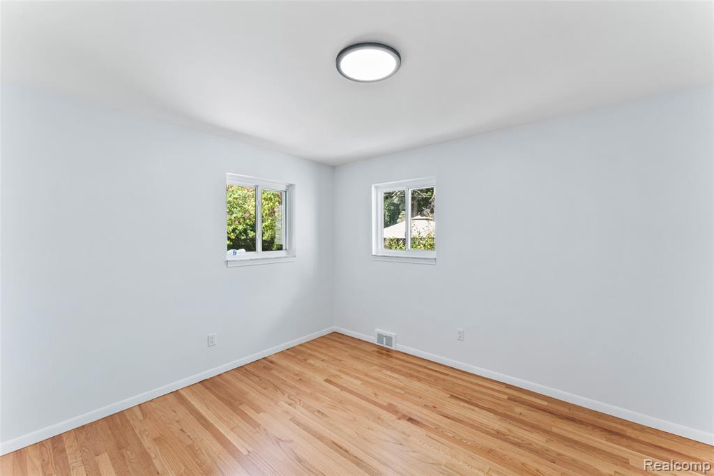 5911 Highview Street, Dearborn Heights, MI 48127 — Photo 13