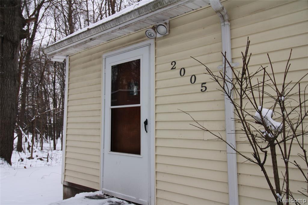 2005 Fairfield Avenue, Wixom, MI 48393 — Photo 2