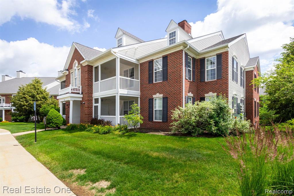 934 W Summerfield Glen Circle, Ann Arbor, MI 48103 — Photo 2