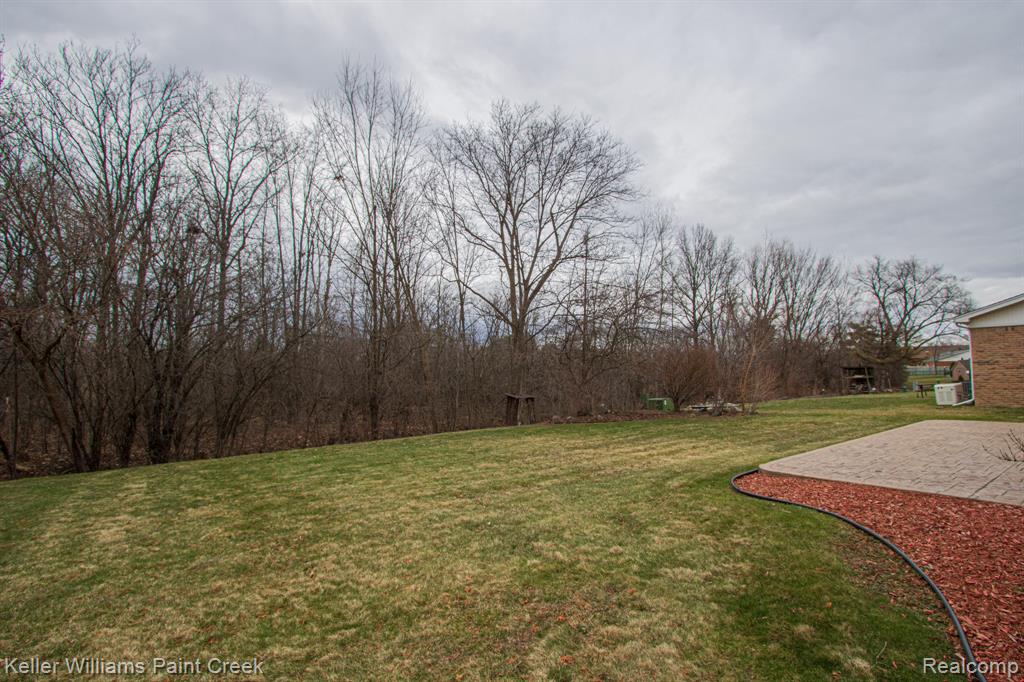 19170 Dawnshire Drive, Brownstown, MI 48193 — Photo 44