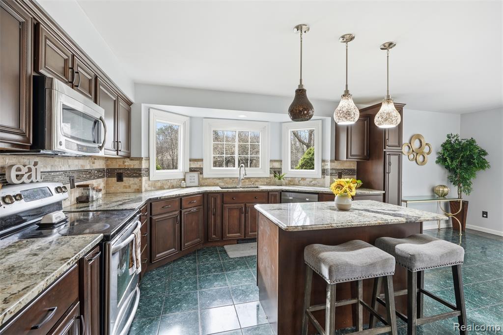 42739 Pond View Drive, Sterling Heights, MI 48314 — Photo 20