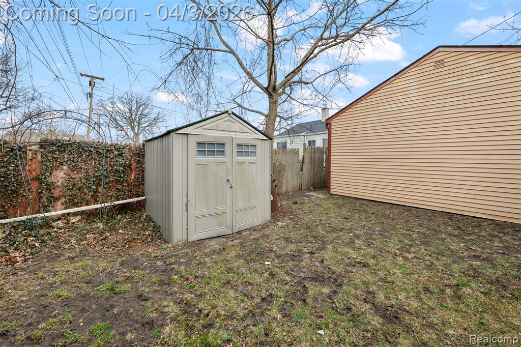 516 E Woodward Heights Boulevard, Hazel Park, MI 48030 — Photo 3