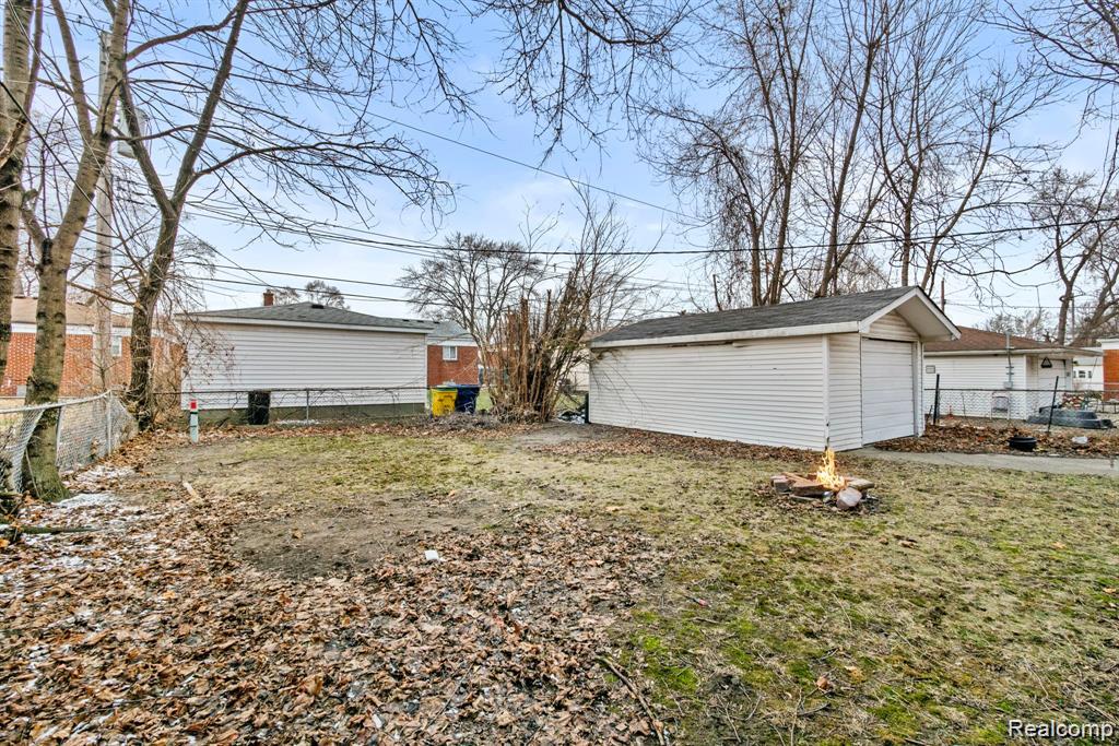 28419 Park Court, Madison Heights, MI 48071 — Photo 33
